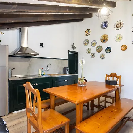 La Casita De *